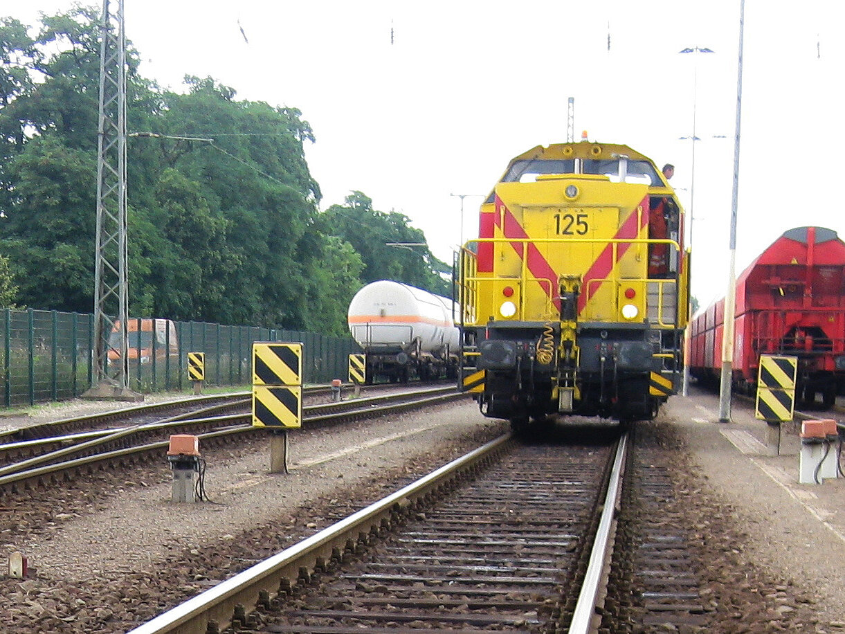 Bewertung des Warnsignalhörens mit Gehörschutz im Bahnbetrieb